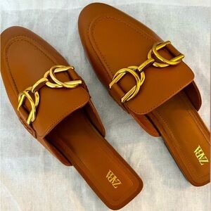 Zara Women's Brown Loafers with Gold Chain